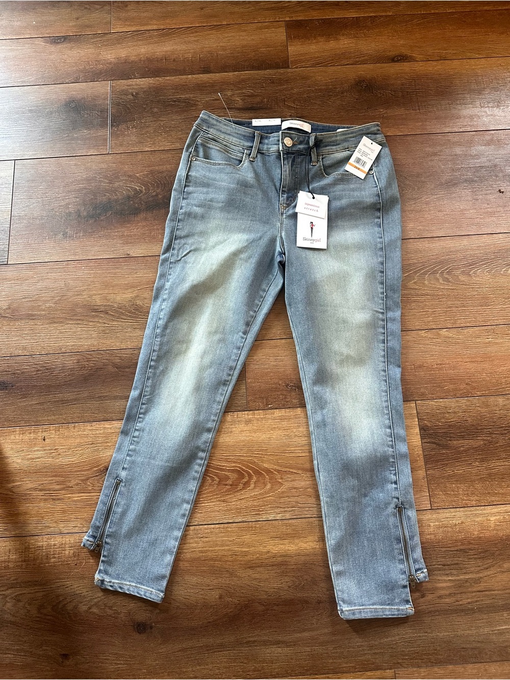Brand new Skinny Girl crop size 29